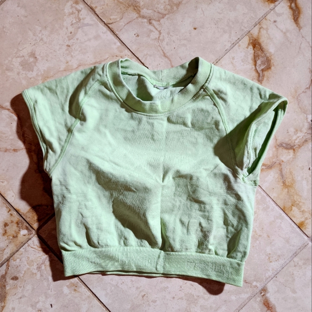 Apex seamless top